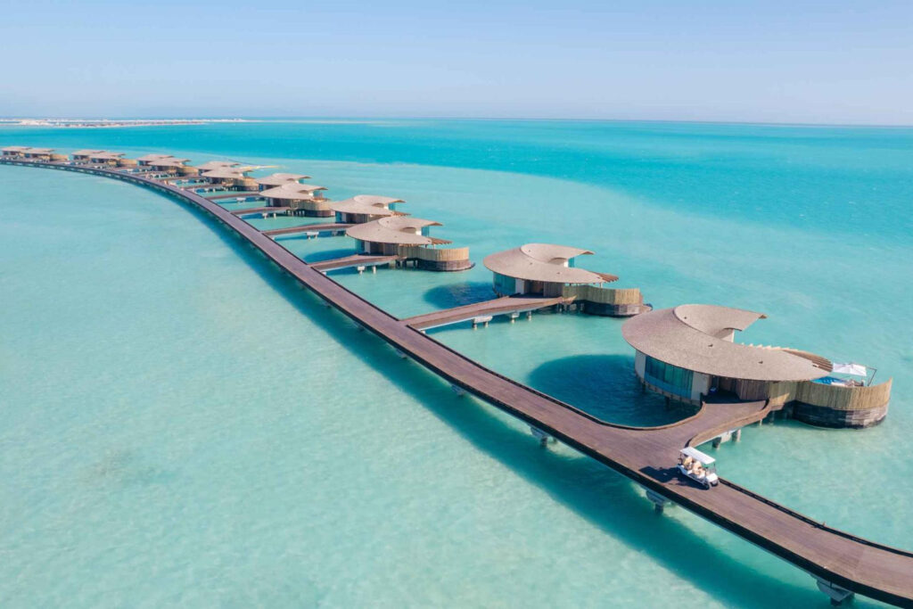 RED SEA GLOBAL Destination Red Sea Global en Arabie Saoudite avec resorts de luxe durables et paysages marins préservés, expérience proposée par Serenaways .