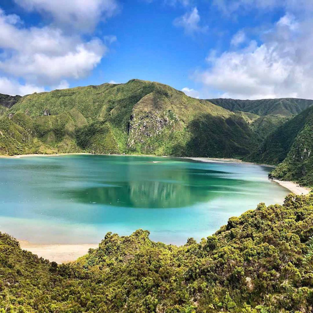 Lac volcanique aux Açores