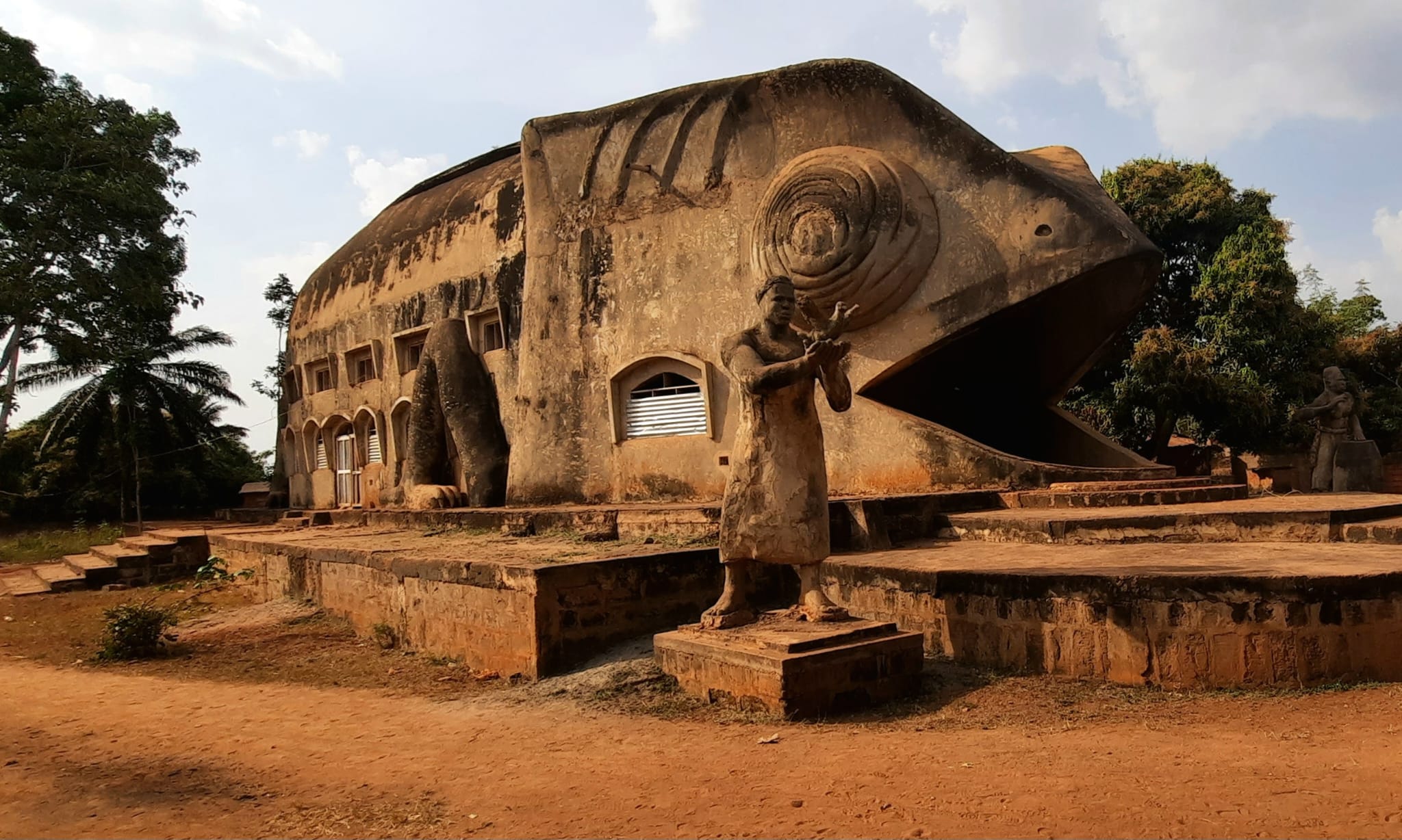 Sculpture monumentale au Bénin